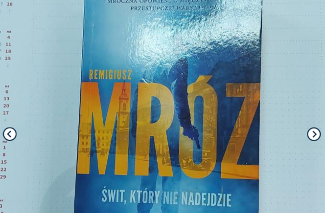 Płock. Zakładka cenniejsza niż książka Remigiusza Mroza? Między kartkami było TO! [WIDEO, ZDJĘCIA]