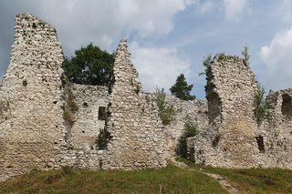 Ta wieś w Małopolsce przez ponad 100 lat była miastem. Średniowieczny zamek przekształcono tam w kościół 