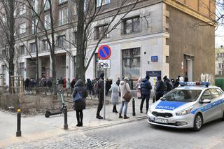 Gigantyczne kolejki po paszporty. Trzeba czekać miesiąc. Ministerstwo zapowiada zmiany! [FOTO]