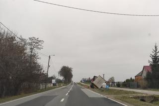 Wypadek TIRa na DK 78 w Chlewicach. Kierowca zasnął