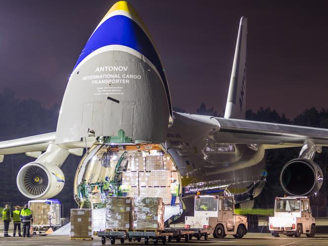 Olbrzymi samolot Antonov An-124 Rusłan z Wuhan wylądował w Katowicach. Co było na pokładzie? 