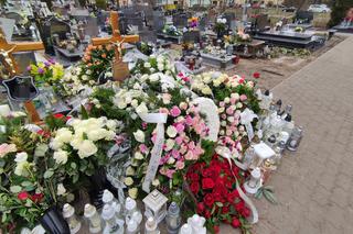 Weronika zginęła w potwornym wypadku, gdy jechała z psem na szczepienie. Grób 18-latki utonął w kwiatach