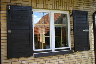 Okiennice zewnętrzne - tradycyjne osłony okienne 