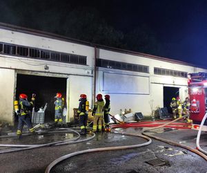 Pożar w Olsztynie. Akcja 40 strażaków w magazynie przy ul. Metalowej.