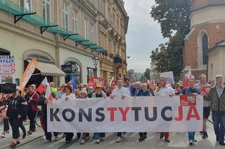 Przez Kraków przeszedł marsz solidaryzujący z warszawskim Marszem Miliona Serc