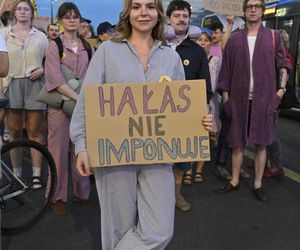 Przeszli przez Warszawę w piżamach i kapciach. Krzyczeli Chcemy spać!