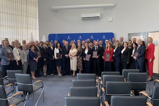 Prawie 60 mln złotych zasili budżety lubelskich samorządów. Marszałek wręczył 22 umowy