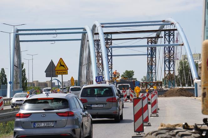 Budowa wiaduktu na Armii Krajowej w Bydgoszczy idzie pełną parą [ZDJĘCIA]