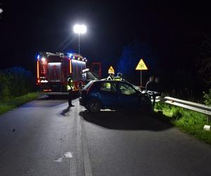 Czołowe zdarzenie samochodów osobowych w pow. zamojskim. 20-latka zginęła na miejscu