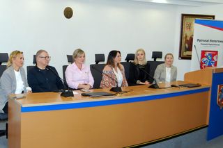 Młodzież rozmawiała podczas debaty o szczęściu w życiu współczesnego nastolatka