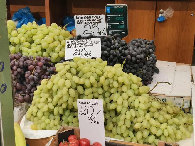 Winogrona na łódzkich targowiskach i w marketach. Sprawdź, ile kosztują [ZDJĘCIA]