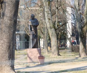 Skwer im. abp Życińskiego zmienia swoje oblicze