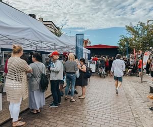 Łeba stolicą wakacyjnego czytania! „Lato z Książką 2025” już 1–3 sierpnia