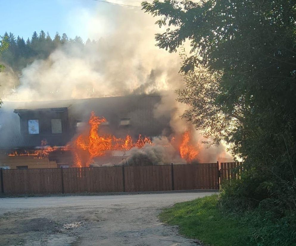 Pożar pensjonatu. 20 zastępów straży pożarnej w akcji