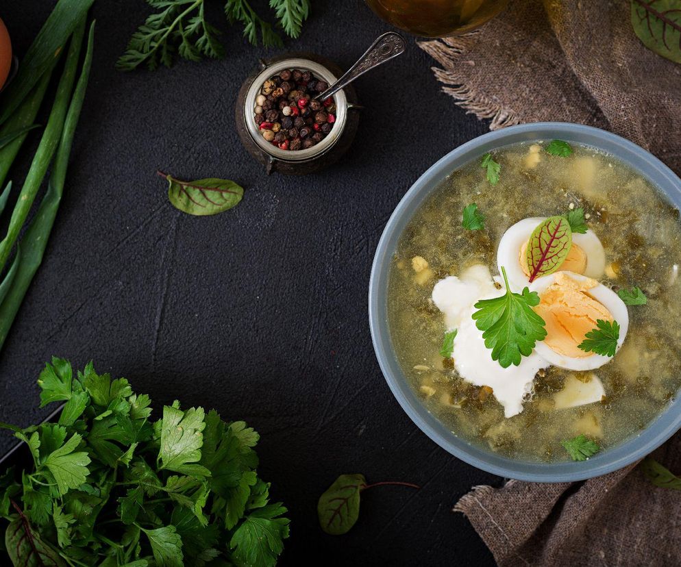 Zupa szczawiowa: przepis babci, palce lizać! Klasyczna, zabielana, z jajkami!