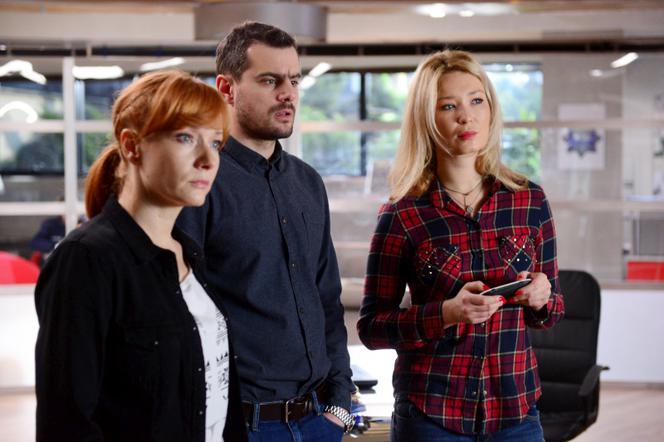 Komisarz Alex 7 odc. 90. Lucyna (Magdalena Walach),  Michał Orlicz (Antoni Pawlicki), Beata (Marta Dąbrowska)