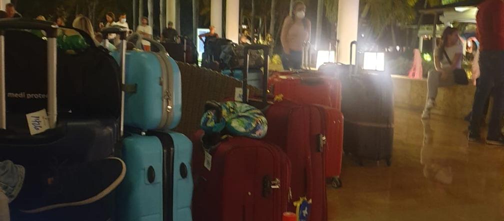 Turyści ze Śląska utknęli na Dominikanie. Od 40 godzin czekają na powrót do domu. Wszystko przez awarię samolotu [ZDJĘCIA]