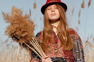 Boho to coś więcej niż styl w modzie. Poznaj jego zasady 