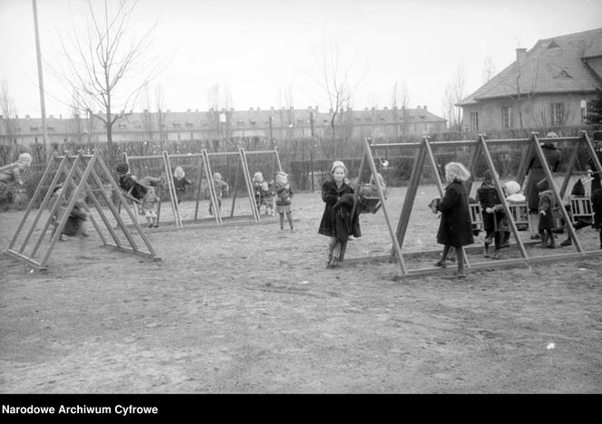 Plac zabaw dla dzieci przy Zarządzie Miejskim w Poznaniu, 1948-1949