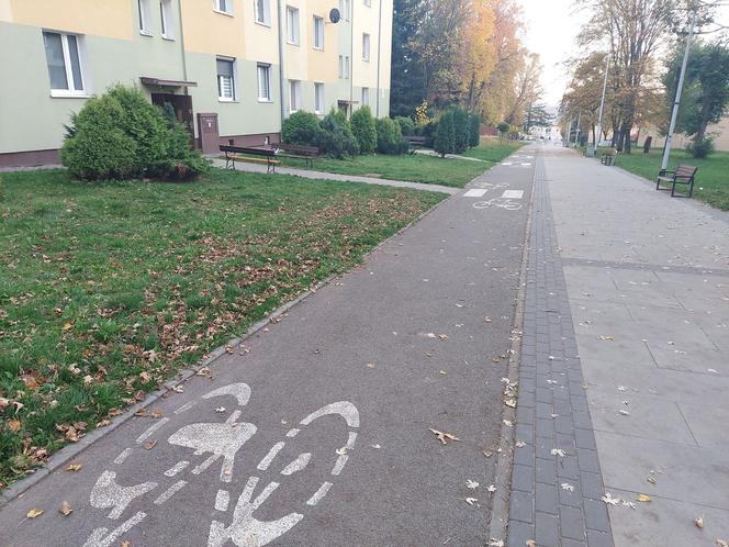 Brak parkingu i ścieżka rowerowa tuż przed blokiem!