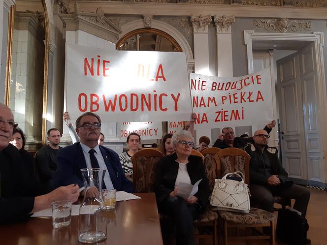 Protest w czasie sesji rady! Mieszkańcy nie chcą obwodnicy