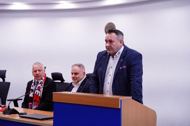 Siatkarze KPS-u z medalami na szyi, dziękowali kibicom za udany sezon