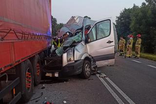 Bus wbił się w ciężarówkę koło Chełma! Nie żyje kobieta