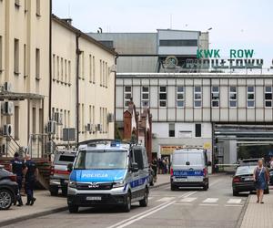 Trwa akcja ratownicza po wstrząsie w kopalni Rydułtowy. Pod ziemią znajdować się może nawet 40 osób