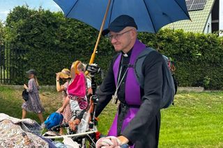 Abp Adrian Galbas na pieszej pielgrzymce do Częstochowy. Mówił o tragedii i wielkim smutku