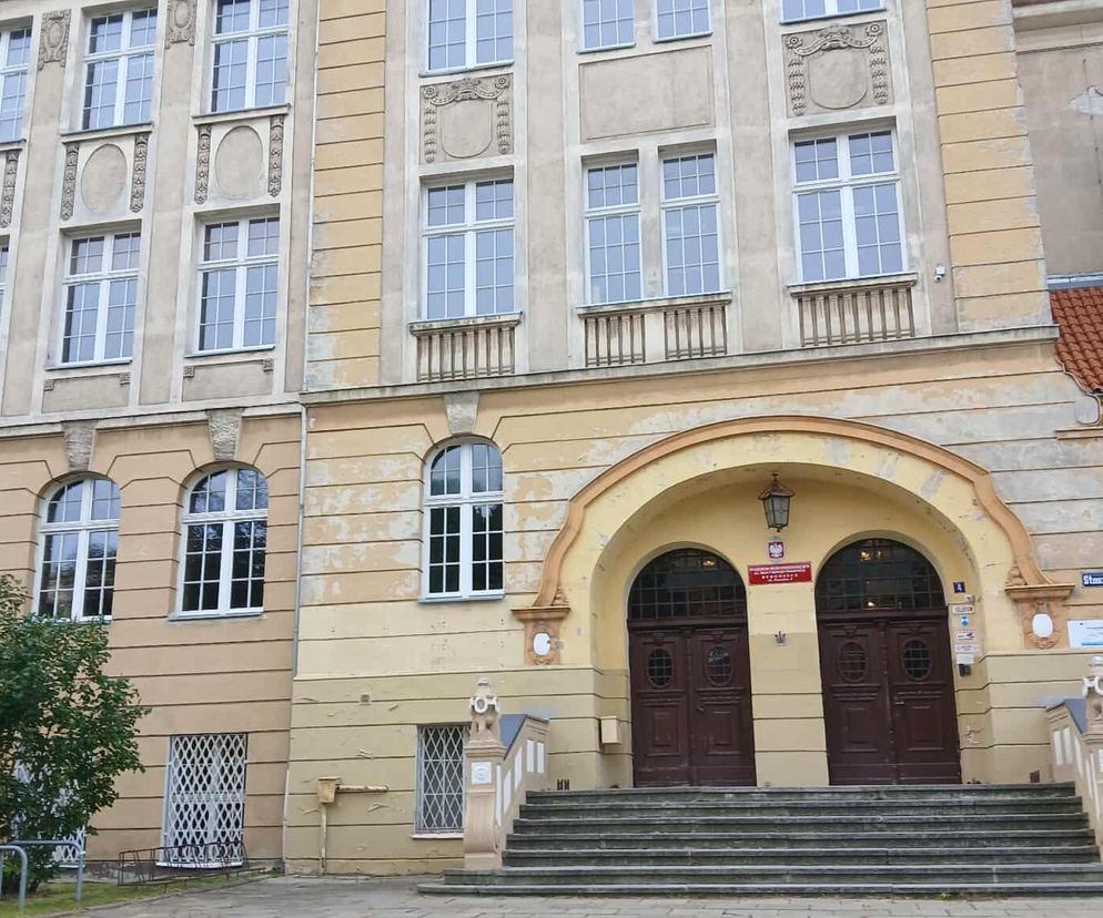 „Tęskniłam za przyjaciółmi!”. Tak uczniowie i rodzice reagują na powrót do szkół w Bydgoszczy. Czeka ich wiele zmian