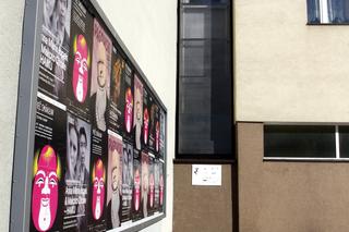 Oto najwęższy dom na świecie! Wciśnięto go w samym centrum Warszawy