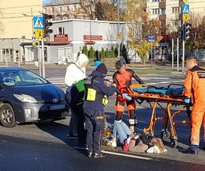 Koszmarne potrącenie na pasach. Taksówka przewiozła pieszą na masce ponad 10 metrów dalej