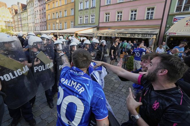 Kibice przed finałem Ligi Konferencji we Wrocławiu