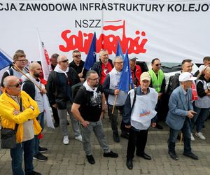 Protest związków zawodowych PKP Cargo i Poczty Polskiej w Warszawie