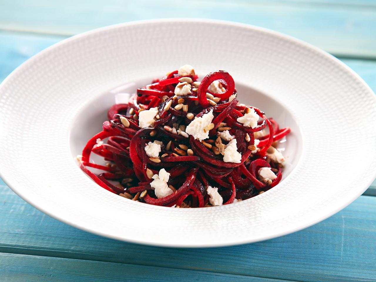 Spaghetti z buraka czerwonego z pesto z rukoli - [DANIE WEGETARIAŃSKIE]