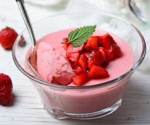 Domowy mus truskawkowy do tortów i deserów – kremowy, świeży, letni