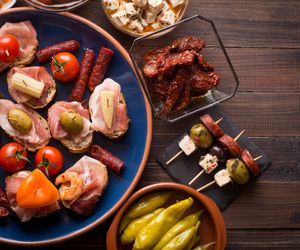 Zakąski do wódki - co podać na zakrapianą imprezę? [GALERIA ZDJĘĆ]