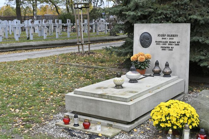 Tu spoczywa Józef Oleksy