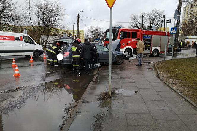 Zderzenie dwóch samochodów na skrzyżowaniu Brzozowej z Bielicką! [ZDJĘCIA]