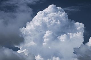 Prognoza na weekend 9-10 sierpnia. Upał do 32°C, ale później nadejdą burze z gradem. Sprawdź, czy dotrą do ciebie 