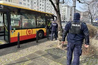 Pasażerowie przeżyli koszmar. Wariat strzelał do przejeżdżających autobusów!