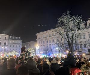 Światełko do Nieba podczas 32. finału WOŚP na Rynku Głównym w Krakowie