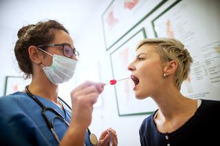Tridemia nie oszczędza Polaków. Rząd zapowiada bezpłatne testy, padła data