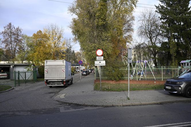 Porywacze dzieci grasują w Warszawie?! „Próbowali nakłonić 9-latka, żeby wsiadł do auta”. Rodzice przerażeni