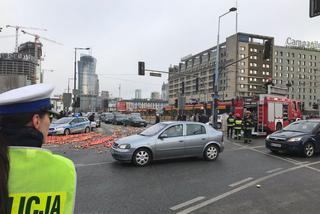 Protesty rolników w Warszawie. Palenie opon i świńskie łby na placu Zawiszy