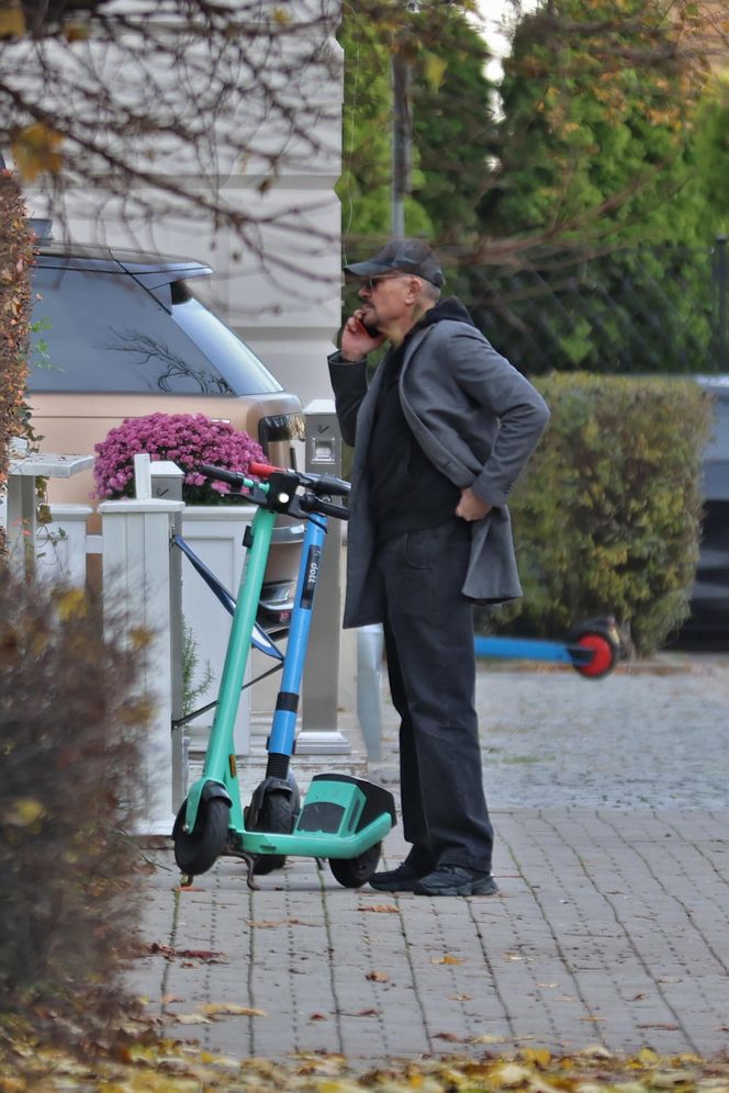 Krzysztof Ibisz z rodziną na spacerze