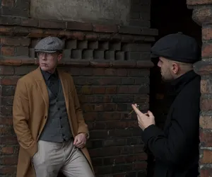 Hip-hopowy duet w stylu Peaky Blinders