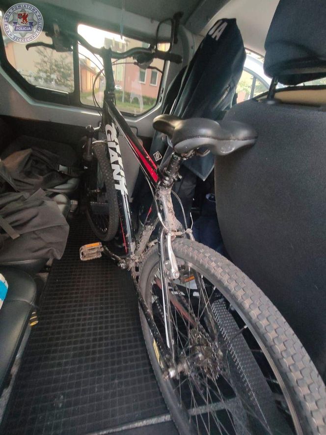 Złodziej na rowerze wyrwał plecak kobiecie