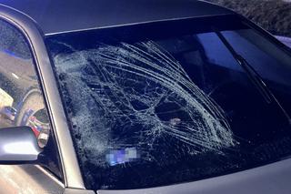 Potworne potrącenie w Markach. Przechodził z butelką wódki w niedozwolonym miejscu!