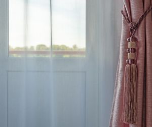 Modne upięcia zasłon i firan – sprawdź nasze inspiracje